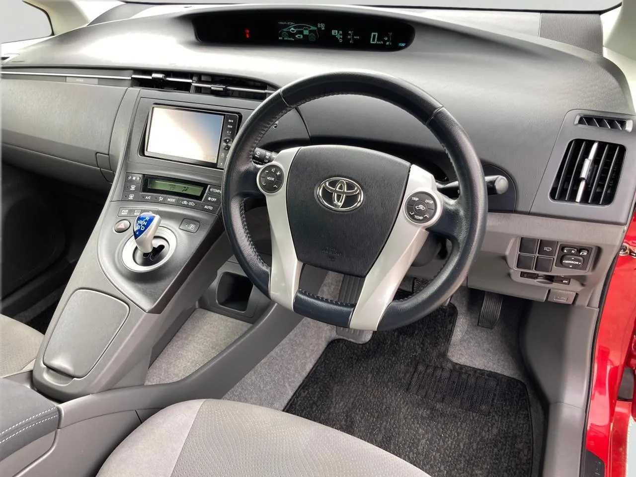 2011 Toyota Prius 1.8 Type S Facelift Carousel 2