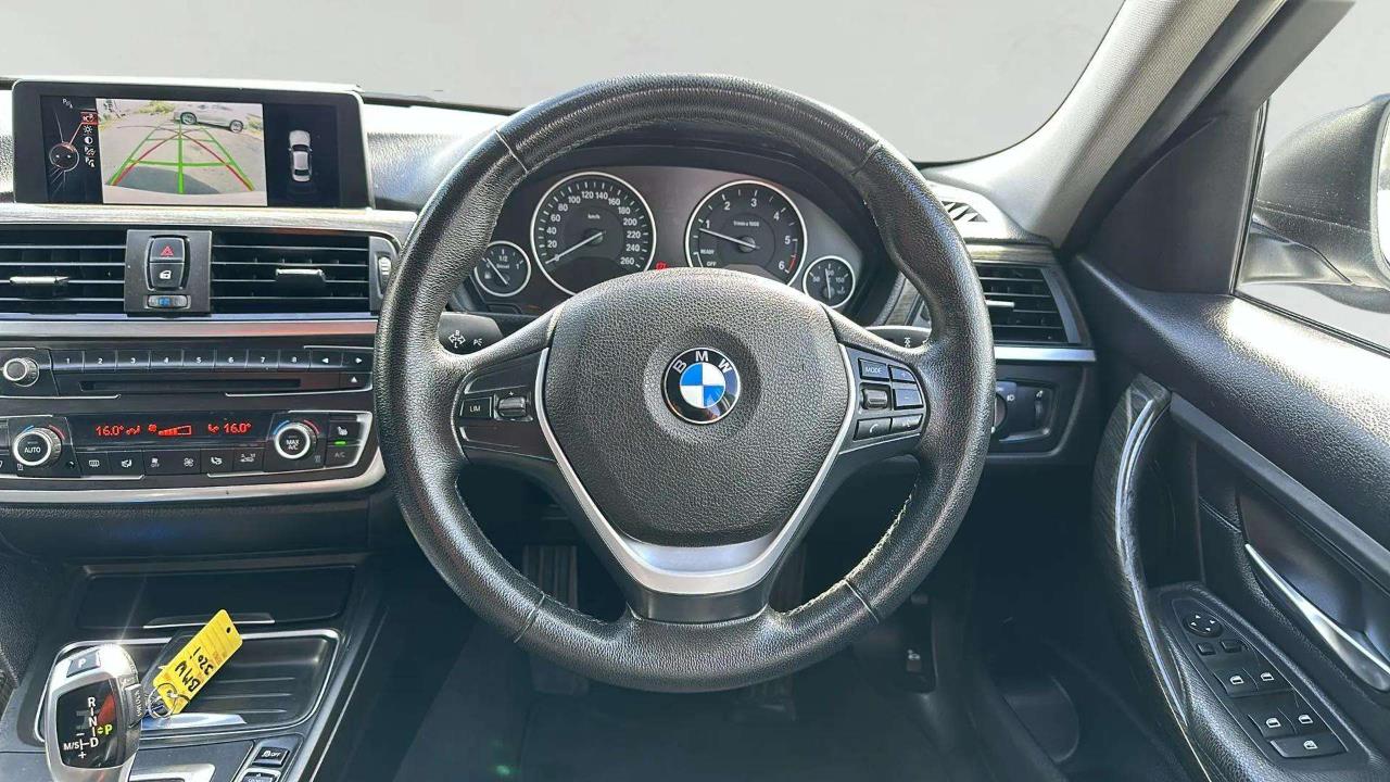 2013 BMW 320D Luxury Package Carousel 7