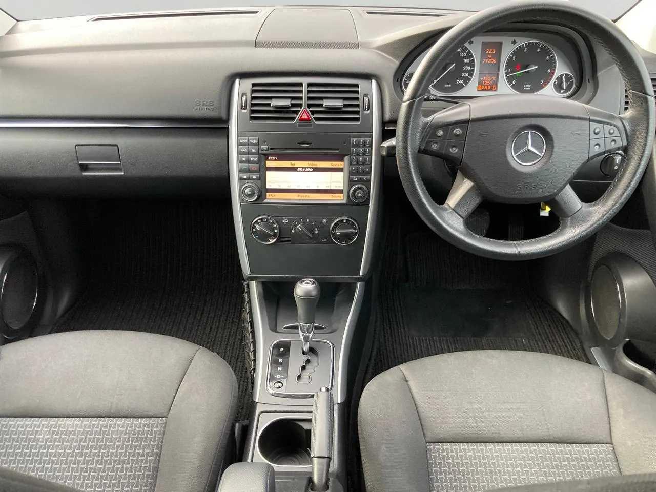 2011 Mercedes-Benz B180 Low Kilometers. Carousel 1
