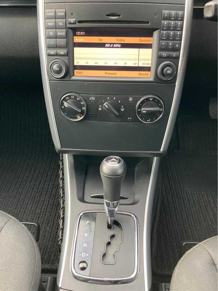 2011 Mercedes-Benz B180 Low Kilometers. Carousel 8