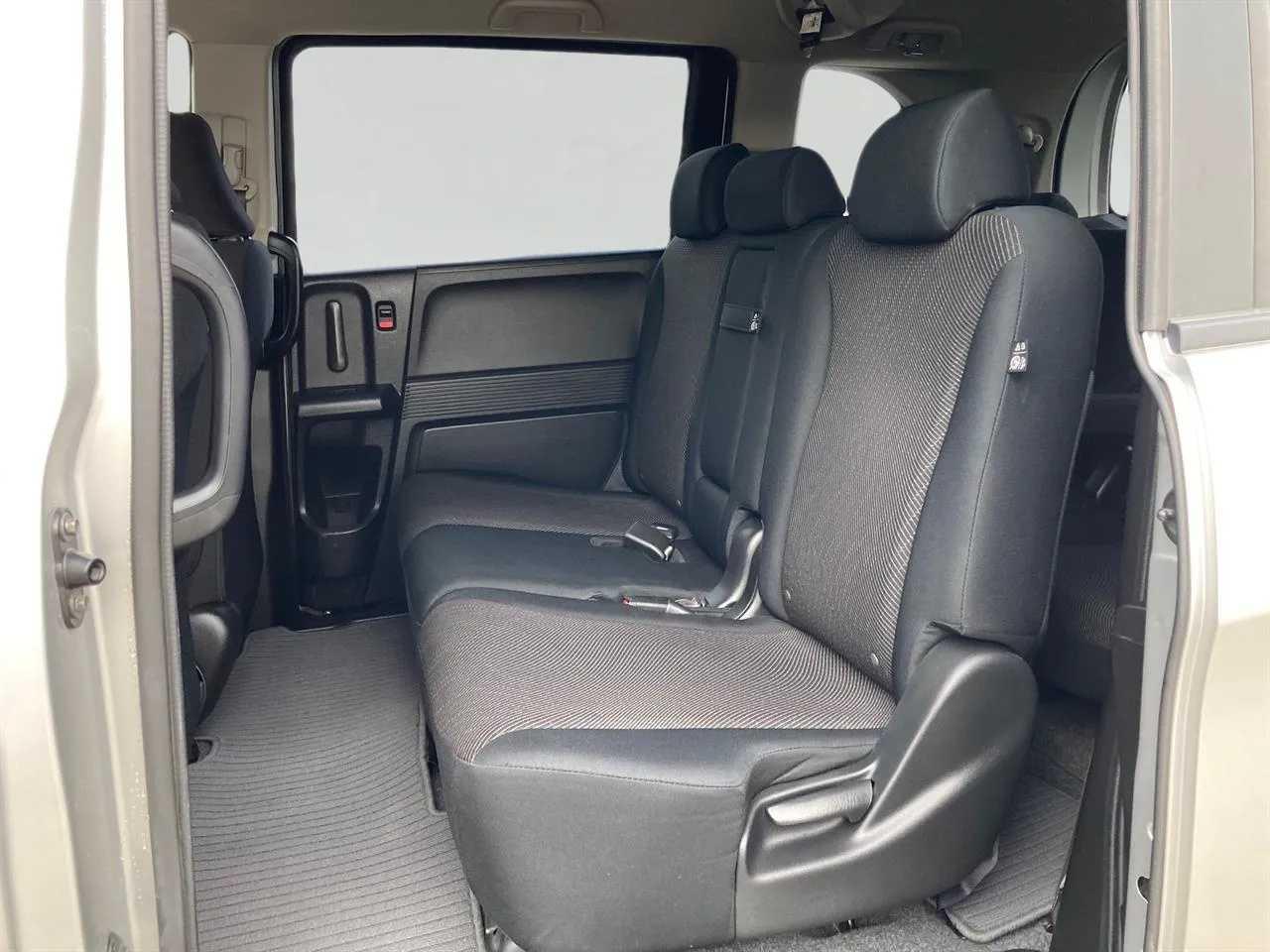 2012 Honda Freed 1.5 Hybrid 7 Seater Carousel 4