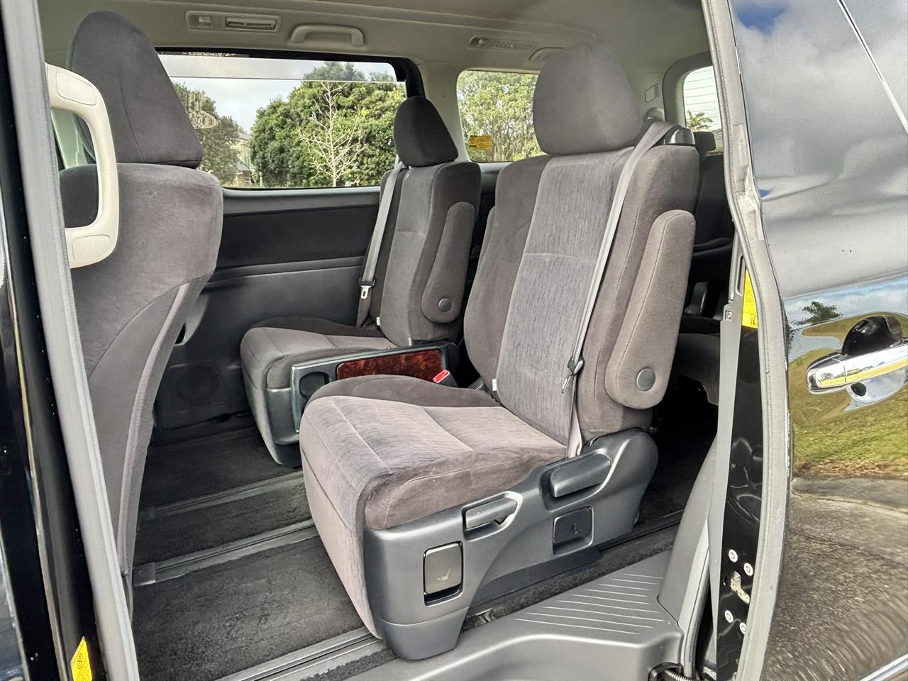 2012 Toyota Vellfire 24Z 7 Seater Carousel 4
