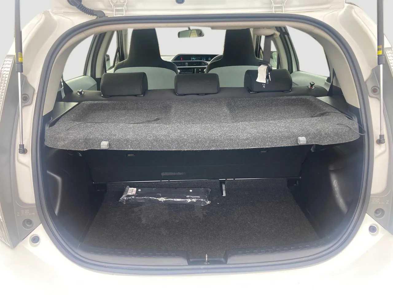 2014 Toyota Aqua 1.5 Type L Hybrid Carousel 7