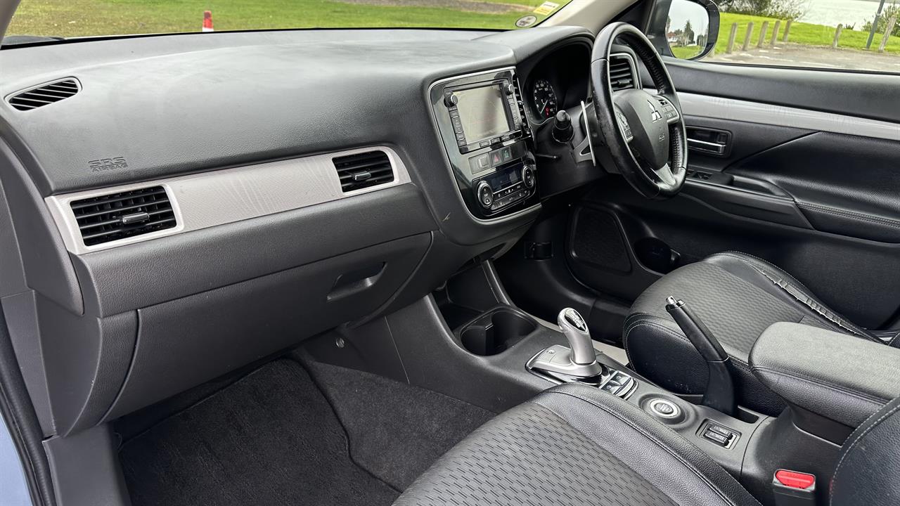 2013 Mitsubishi Outlander 2.0G 4WD PHEV Carousel 3