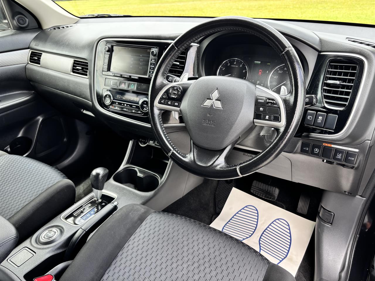 2014 Mitsubishi Outlander 2.4G 4WD 7 Seater Carousel 1