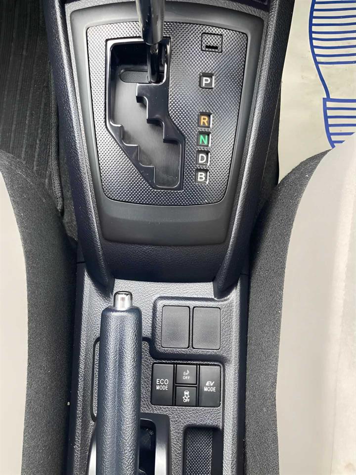 2017 Toyota Corolla Axio 1.5X Facelift Carousel 8