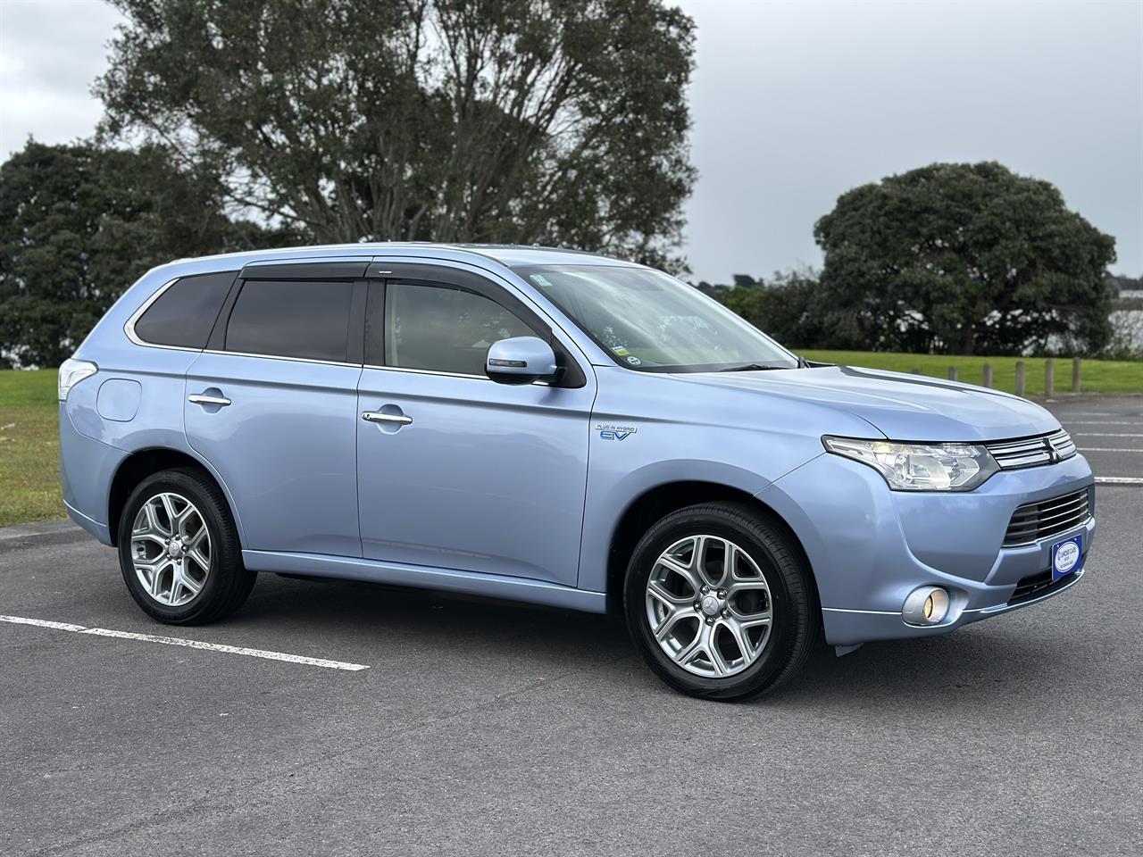 2013 Mitsubishi Outlander 2.0G 4WD PHEV Carousel 11