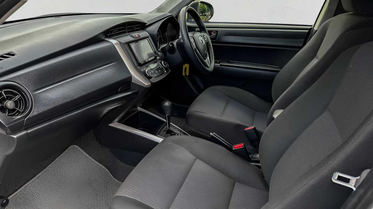 2017 Toyota Corolla Fielder 1.5G Hybrid Carousel 3
