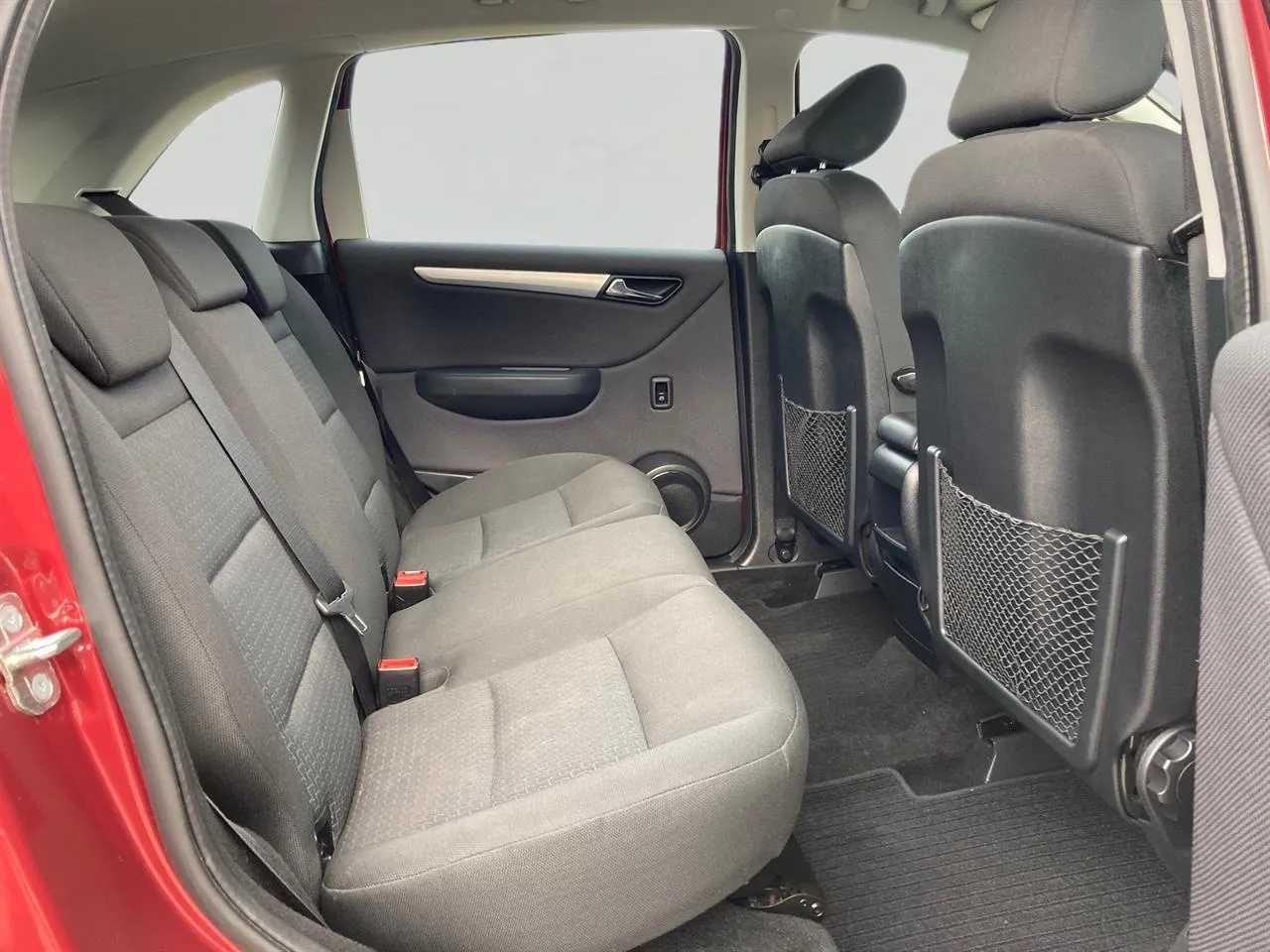 2011 Mercedes-Benz B180 Low Kilometers. Carousel 5