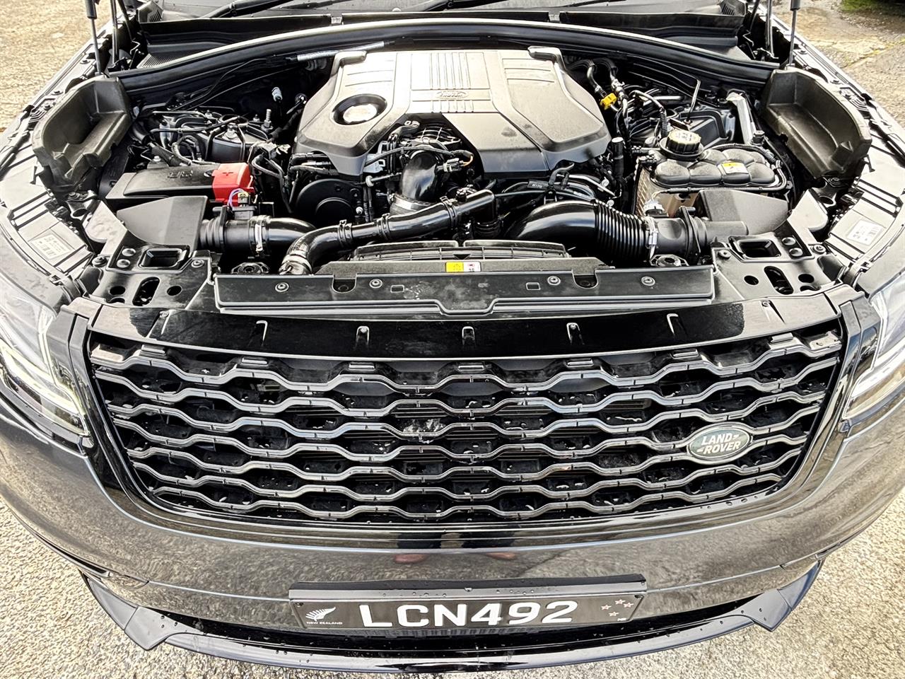 2017 Land Rover Range Rover Velar SD6 R-Dynamic HSE Carousel 9