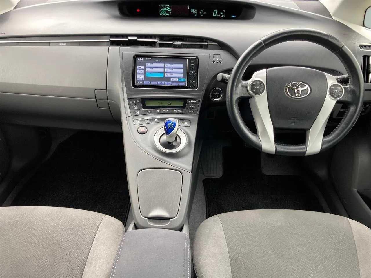 2011 Toyota Prius 1.8 Type S Facelift Carousel 1