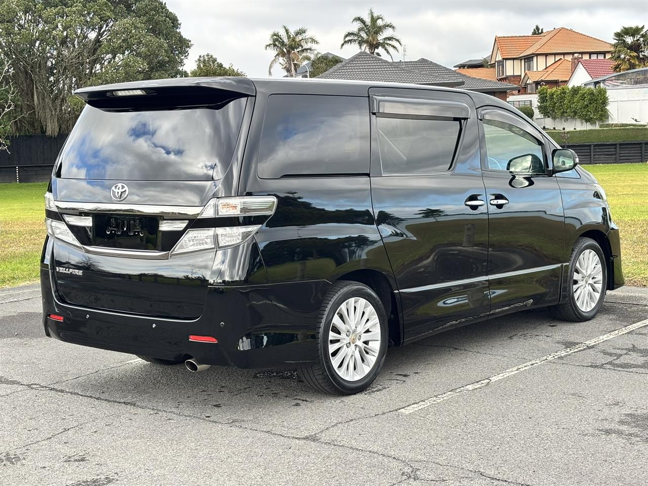 2012 Toyota Vellfire 24Z 7 Seater Carousel 1