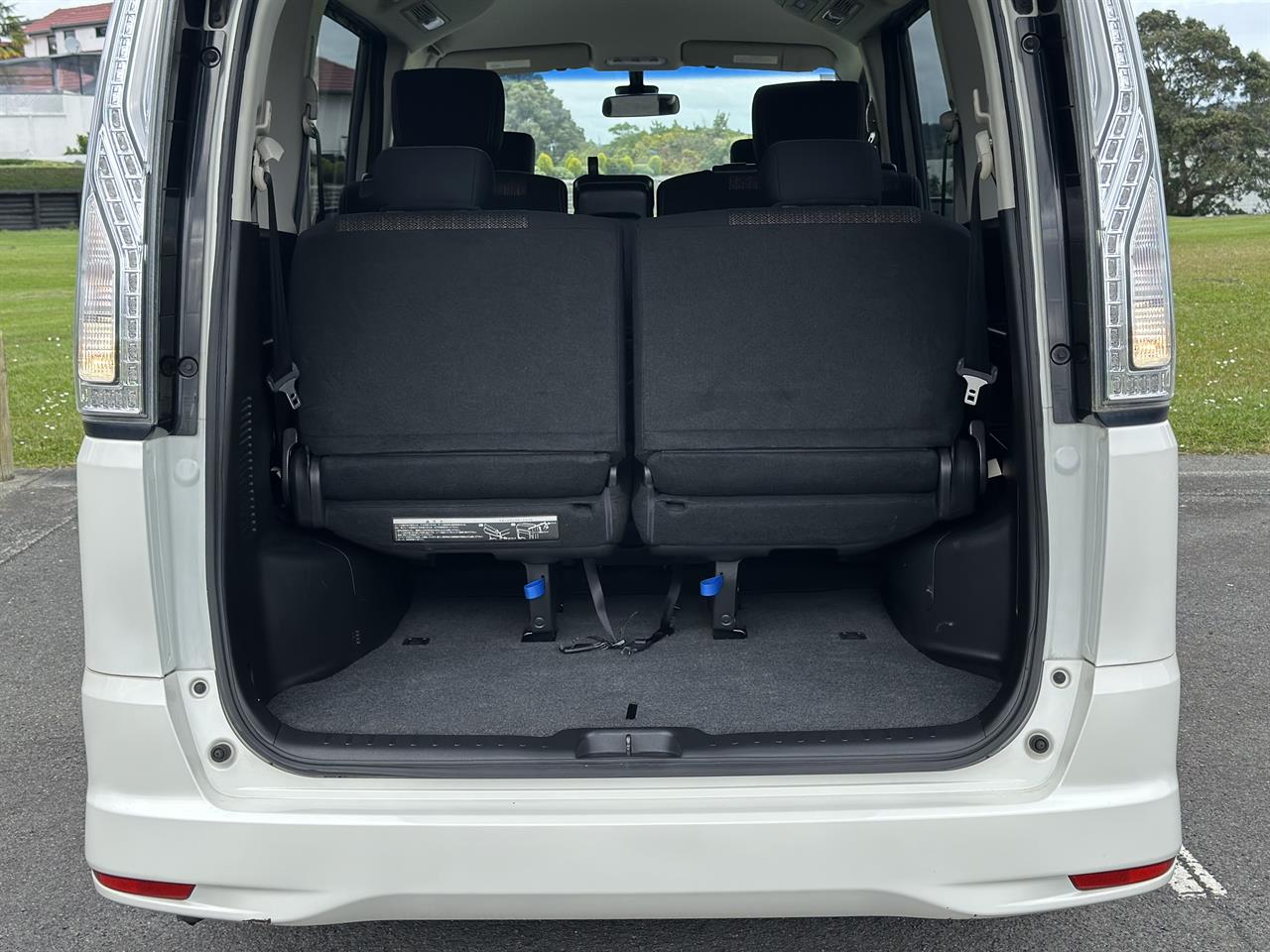 2015 Nissan Serena Highway Star Smart Hybrid Carousel 7