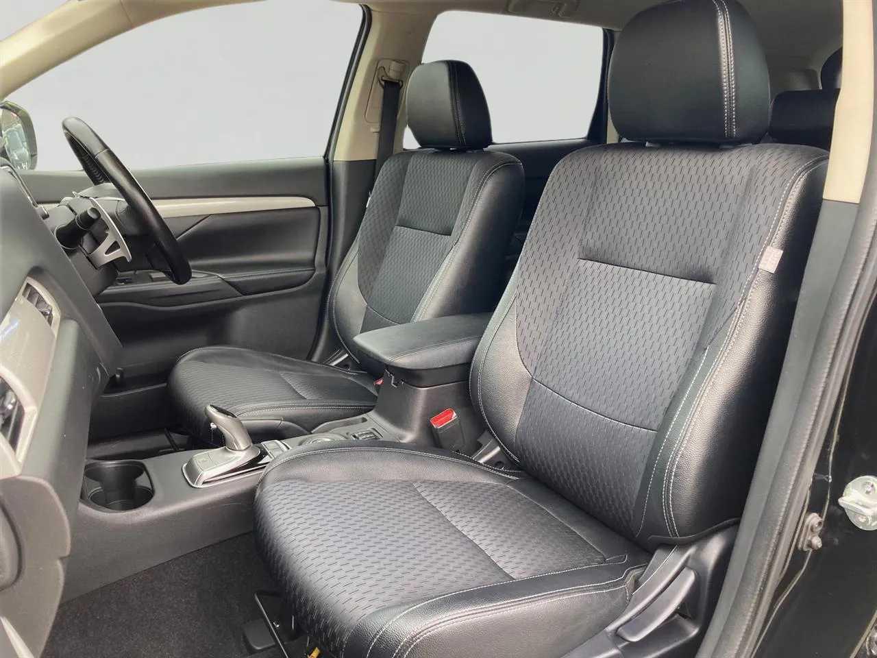 2013 Mitsubishi Outlander 2.0G 4WD PHEV Carousel 4