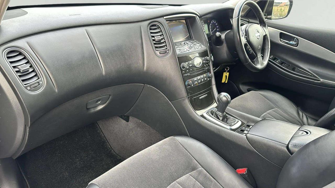 2012 Nissan Skyline 370GT Crossover Carousel 3