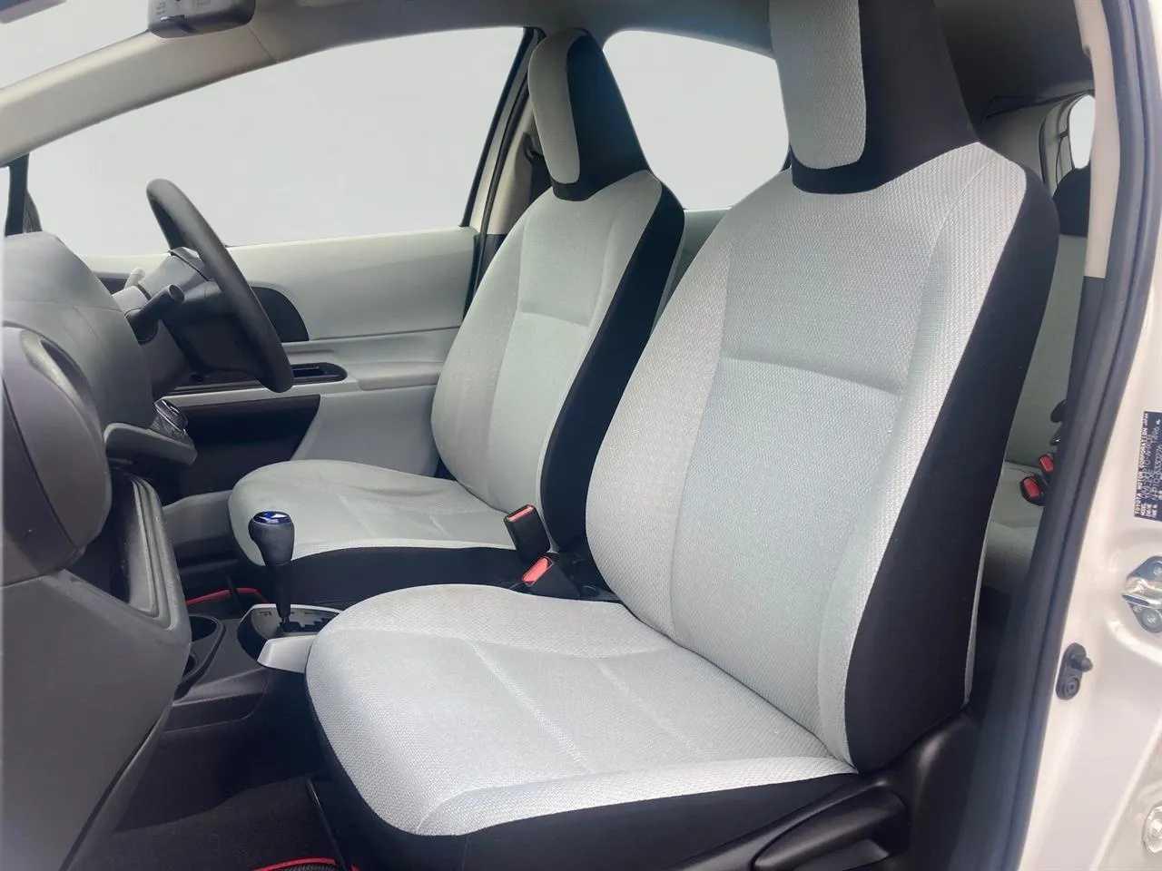 2014 Toyota Aqua 1.5 Type L Hybrid Carousel 4