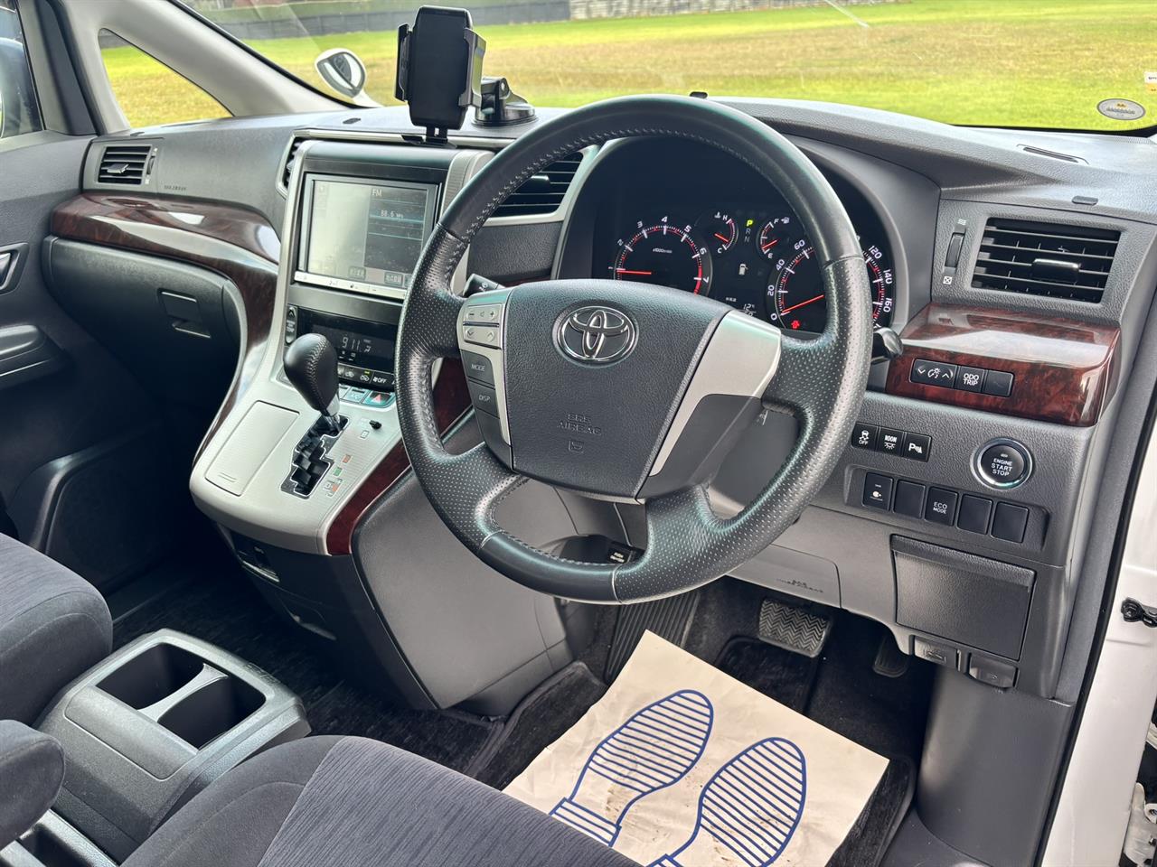 2013 Toyota Vellfire 24Z 7 Seater Carousel 3