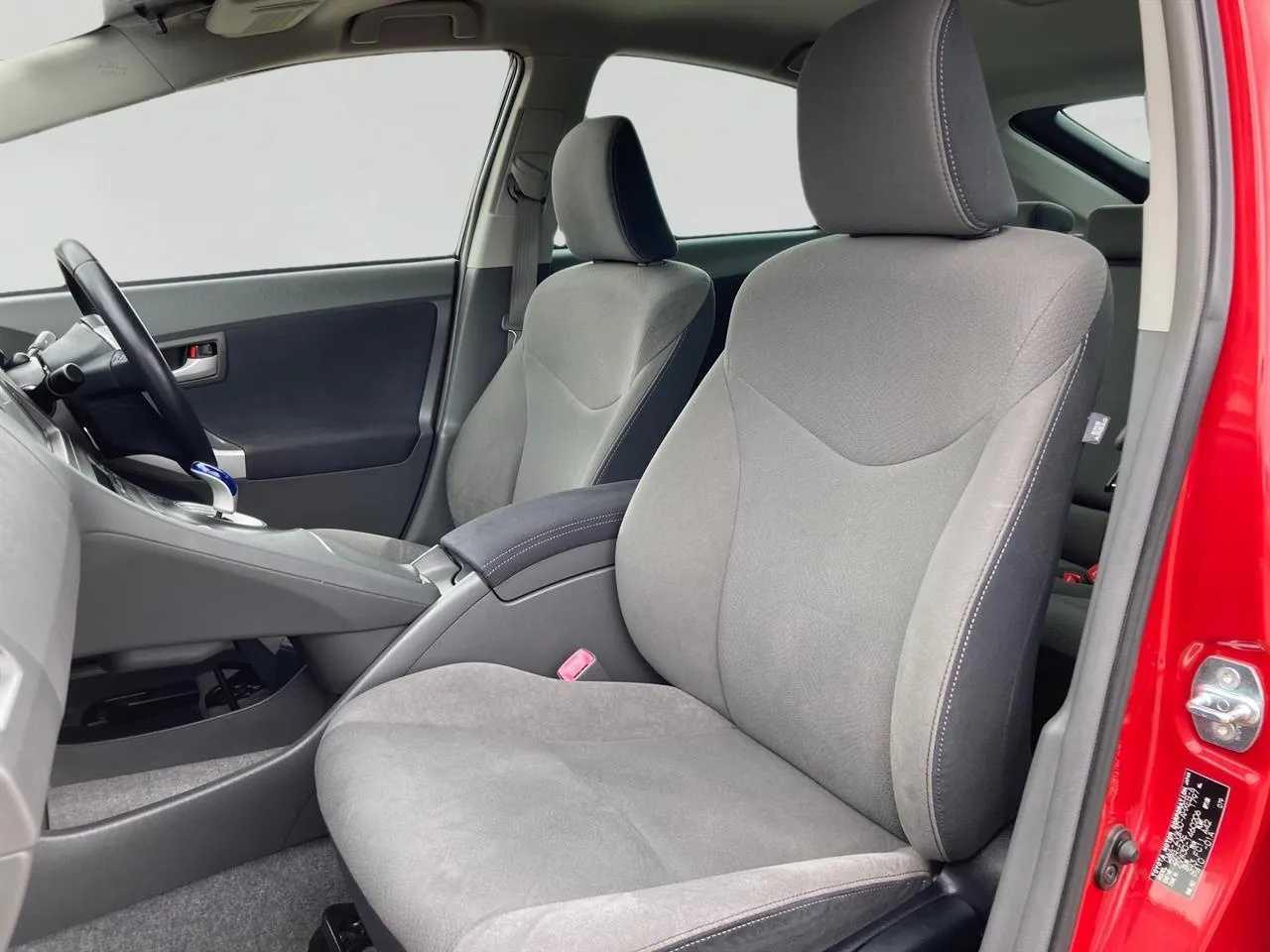 2011 Toyota Prius 1.8 Type S Facelift Carousel 4