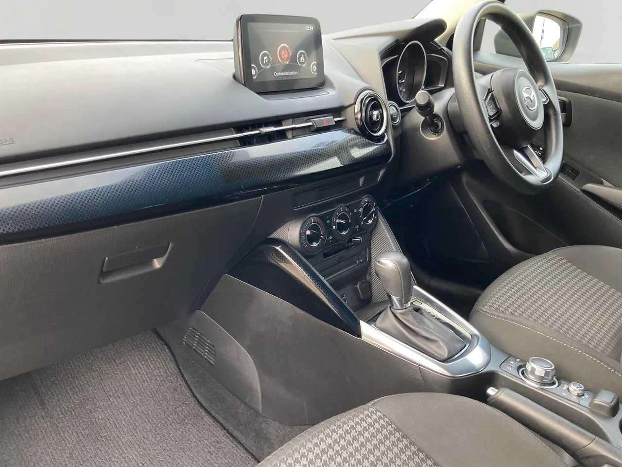 2016 Mazda Demio 1.5 XD Touring Carousel 3