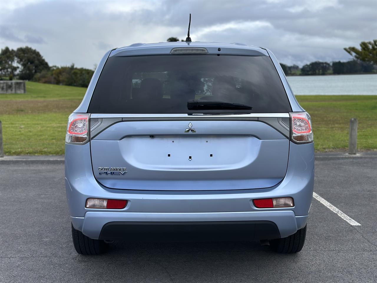 2013 Mitsubishi Outlander 2.0G 4WD PHEV Carousel 16