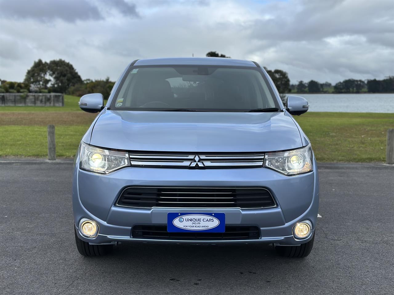2013 Mitsubishi Outlander 2.0G 4WD PHEV Carousel 12