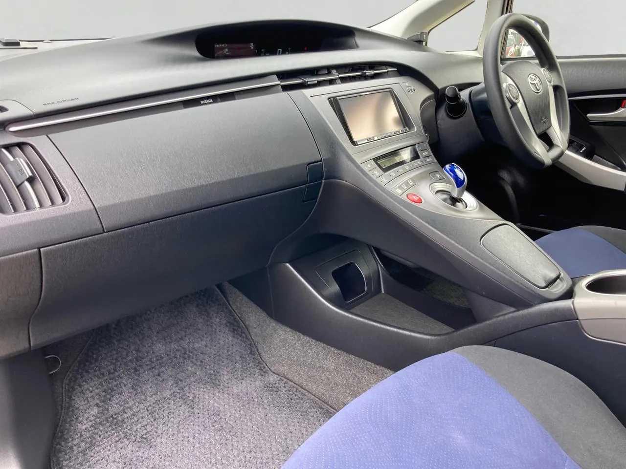 2014 Toyota Prius 1.8 Type S Facelift Carousel 3