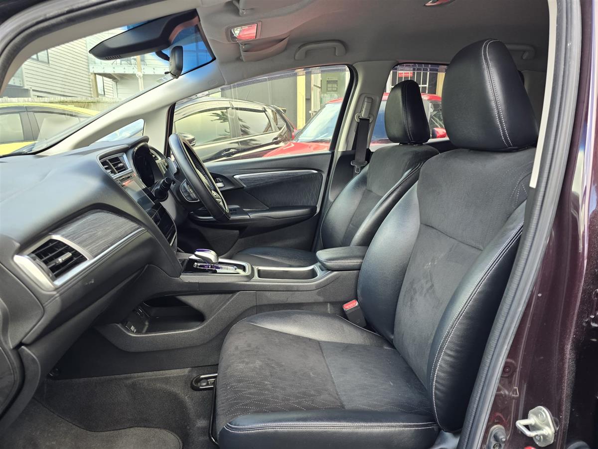 2015 Honda Shuttle **Z Sensing****Hybrid**Cruise Control**Heating & Half Leather Seats**Push Start**Factory Alloys**Reversing Camera** Carousel 7