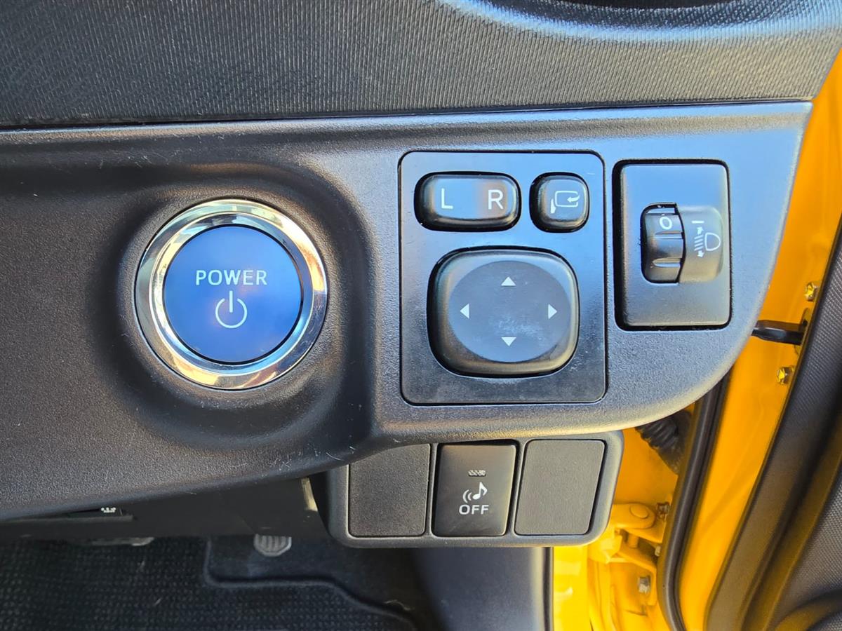 2014 Toyota Aqua **X-Urban**Push Start**Machine Face Factory Mags**Reversing Camera**Keyless Entry** Carousel 8