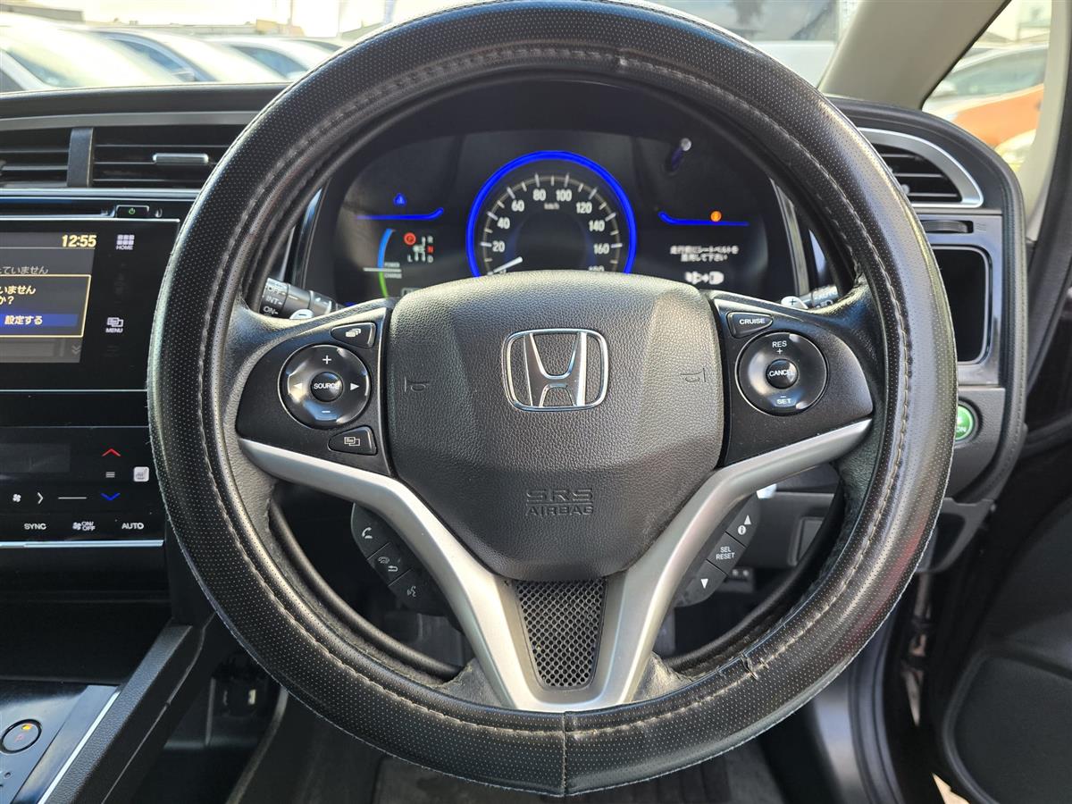 2015 Honda Shuttle **Z Sensing****Hybrid**Cruise Control**Heating & Half Leather Seats**Push Start**Factory Alloys**Reversing Camera** Carousel 16