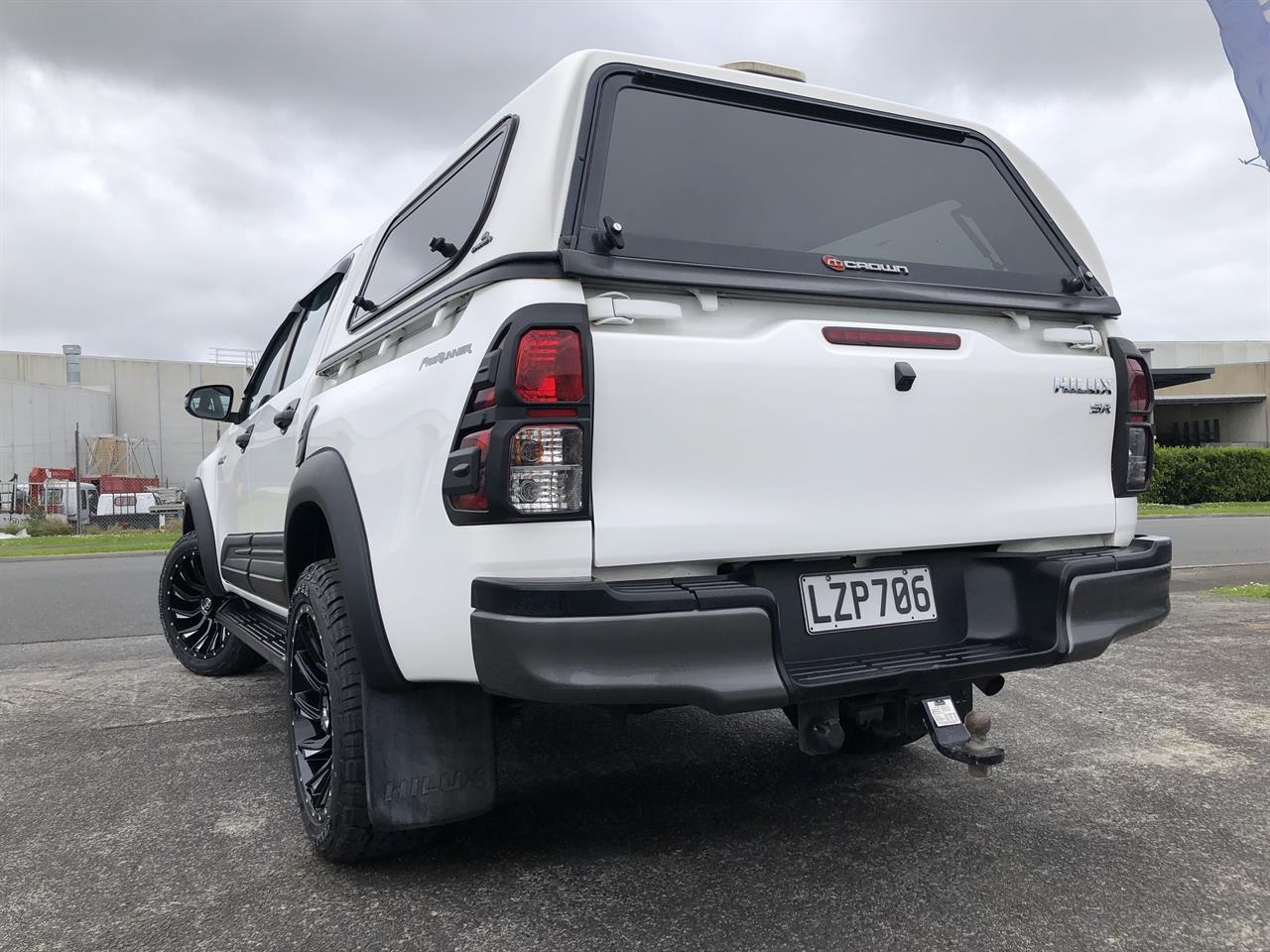 2019 Toyota Hilux SR TD DC 2.8D Carousel 4