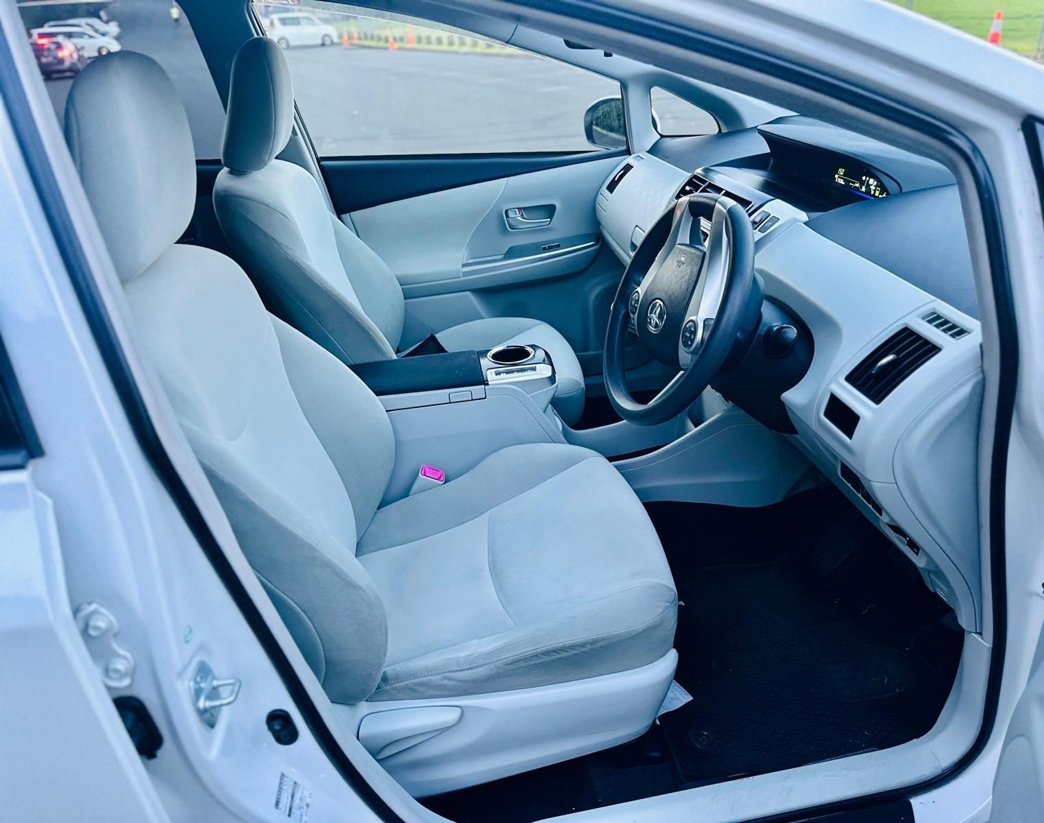 2015 Toyota Prius Carousel 1