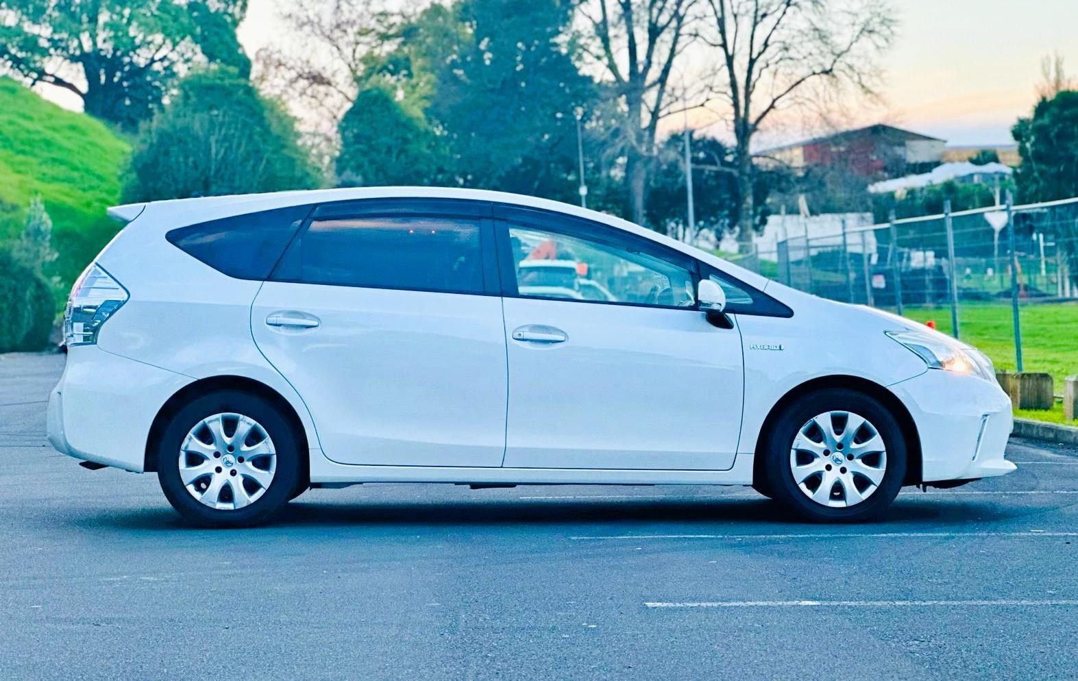 2015 Toyota Prius Carousel 3