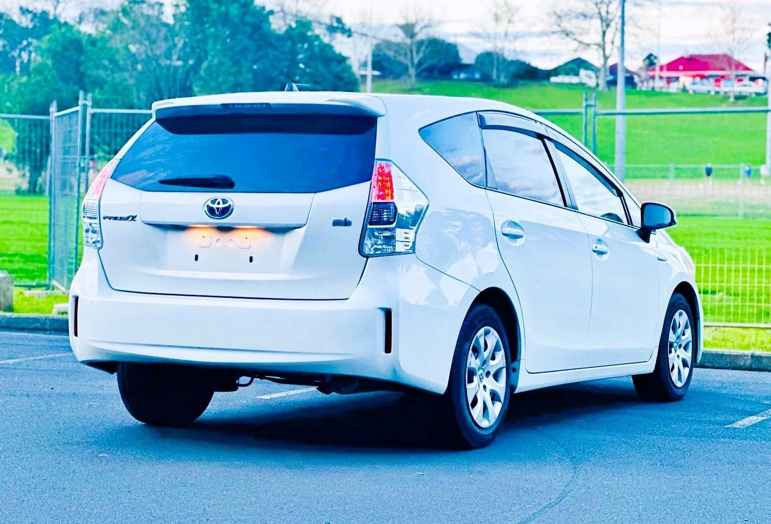 2015 Toyota Prius Carousel 4