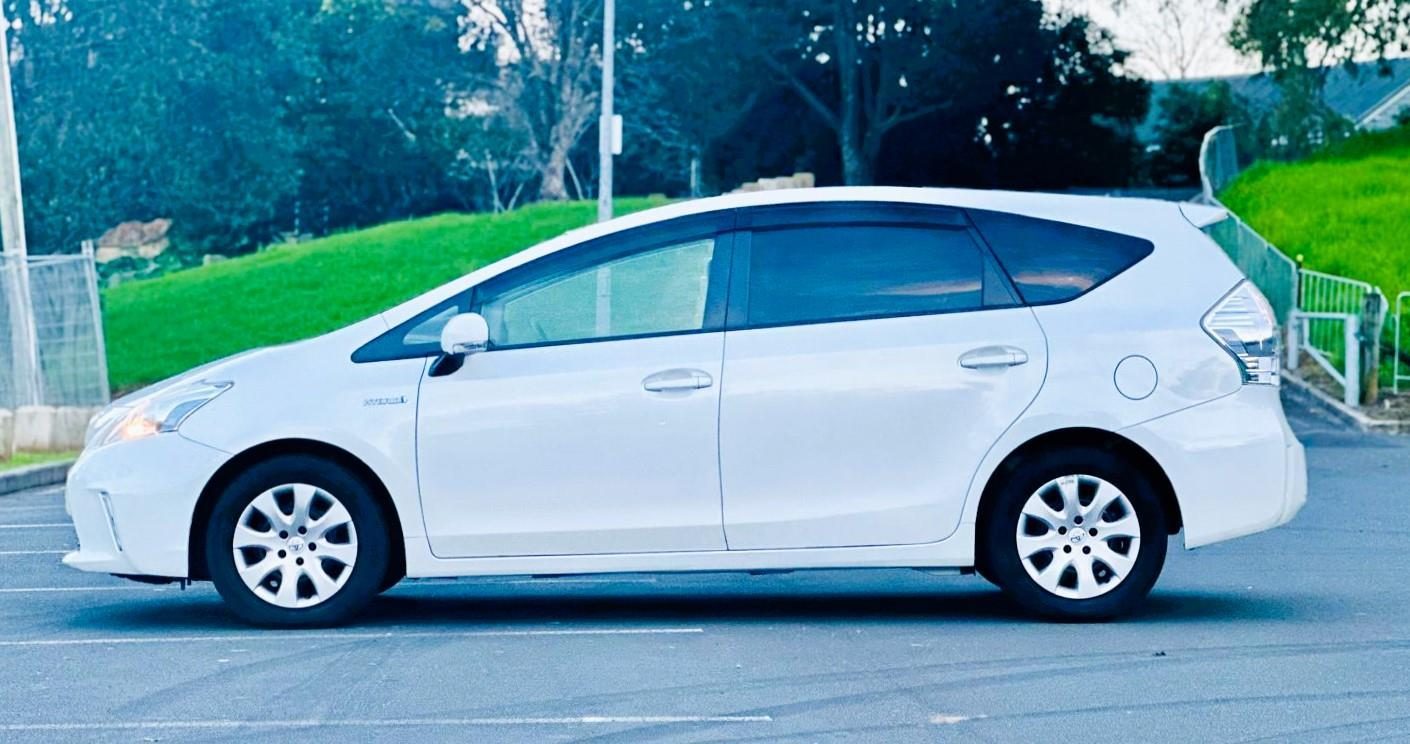 2015 Toyota Prius Carousel 7