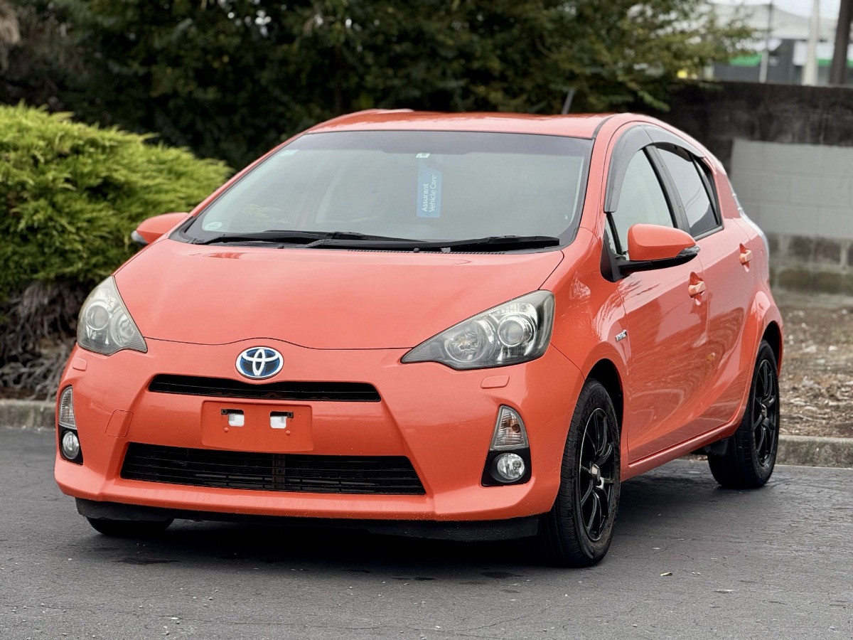 2013 Toyota Aqua Hybrid G Carousel 4