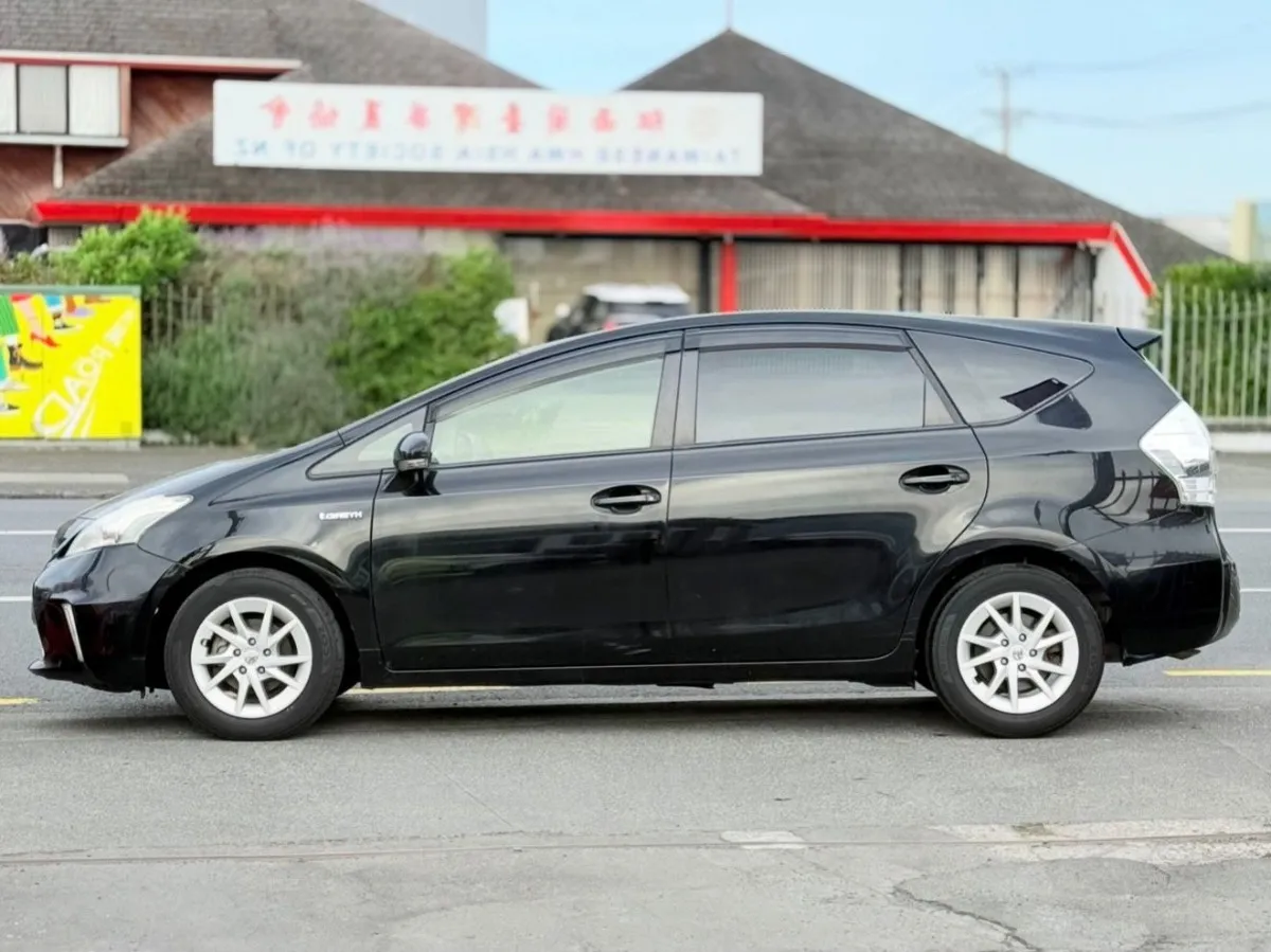 2012 Toyota Prius Alpha S *7-Seater* Carousel 3