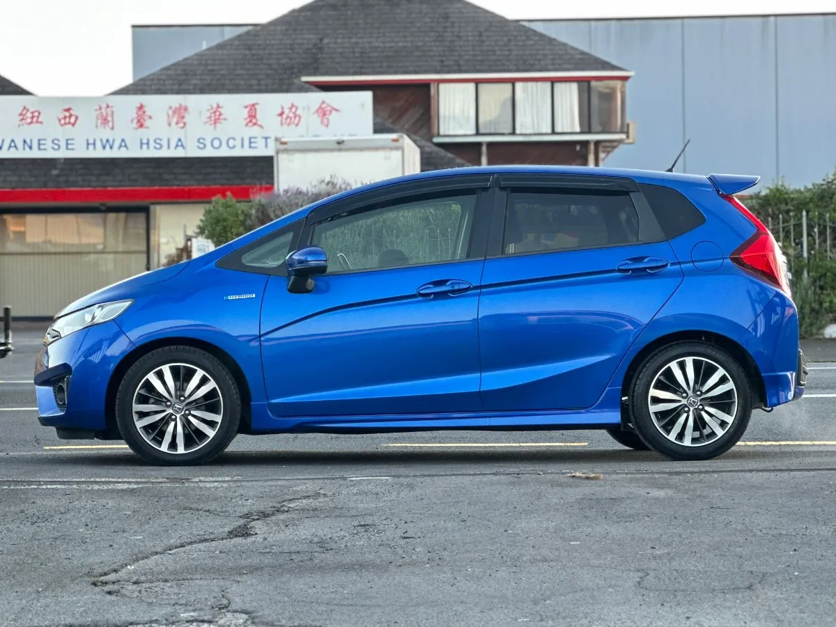 2013 Honda Fit Hybrid Carousel 7