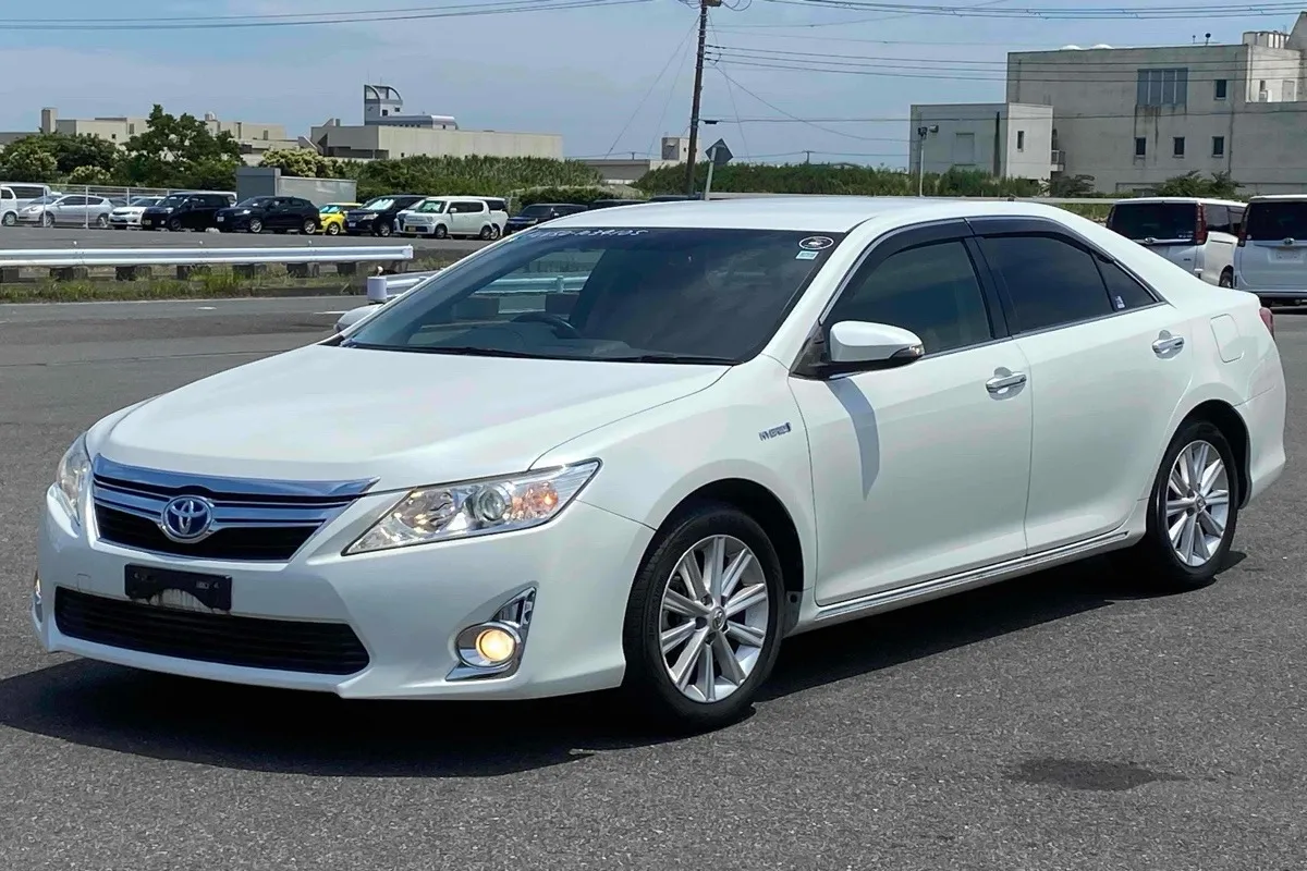 2013 Toyota Camry Hybrid G Package Carousel 1