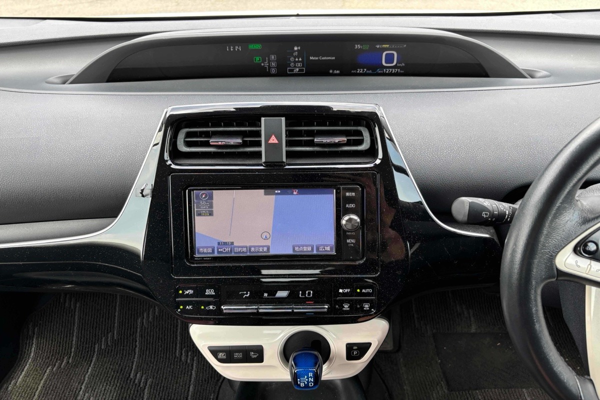 2017 Toyota Prius HYBRID S Carousel 9