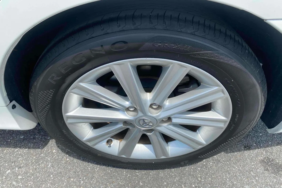2013 Toyota Camry Hybrid G Package Carousel 6