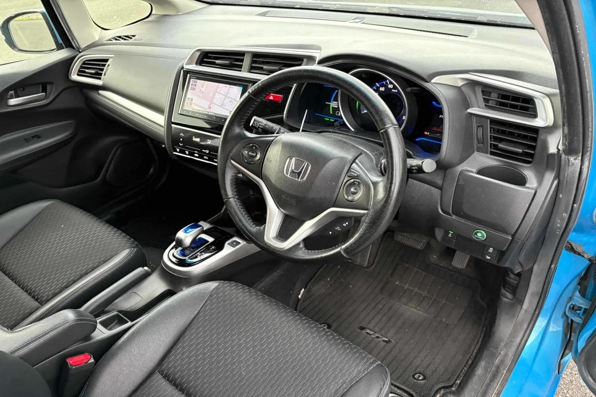 2013 Honda Fit HYBRID L PACKAGE Carousel 6