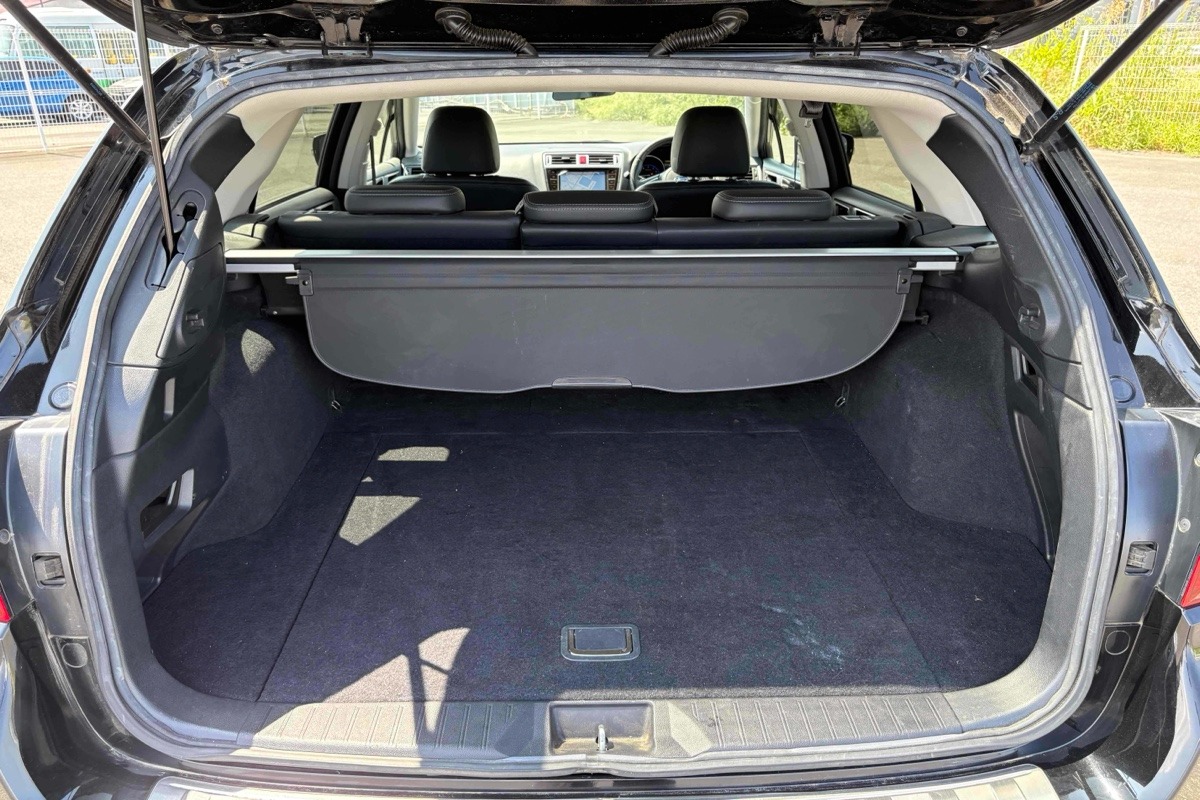 2015 Subaru Outback LIMITED  Carousel 4