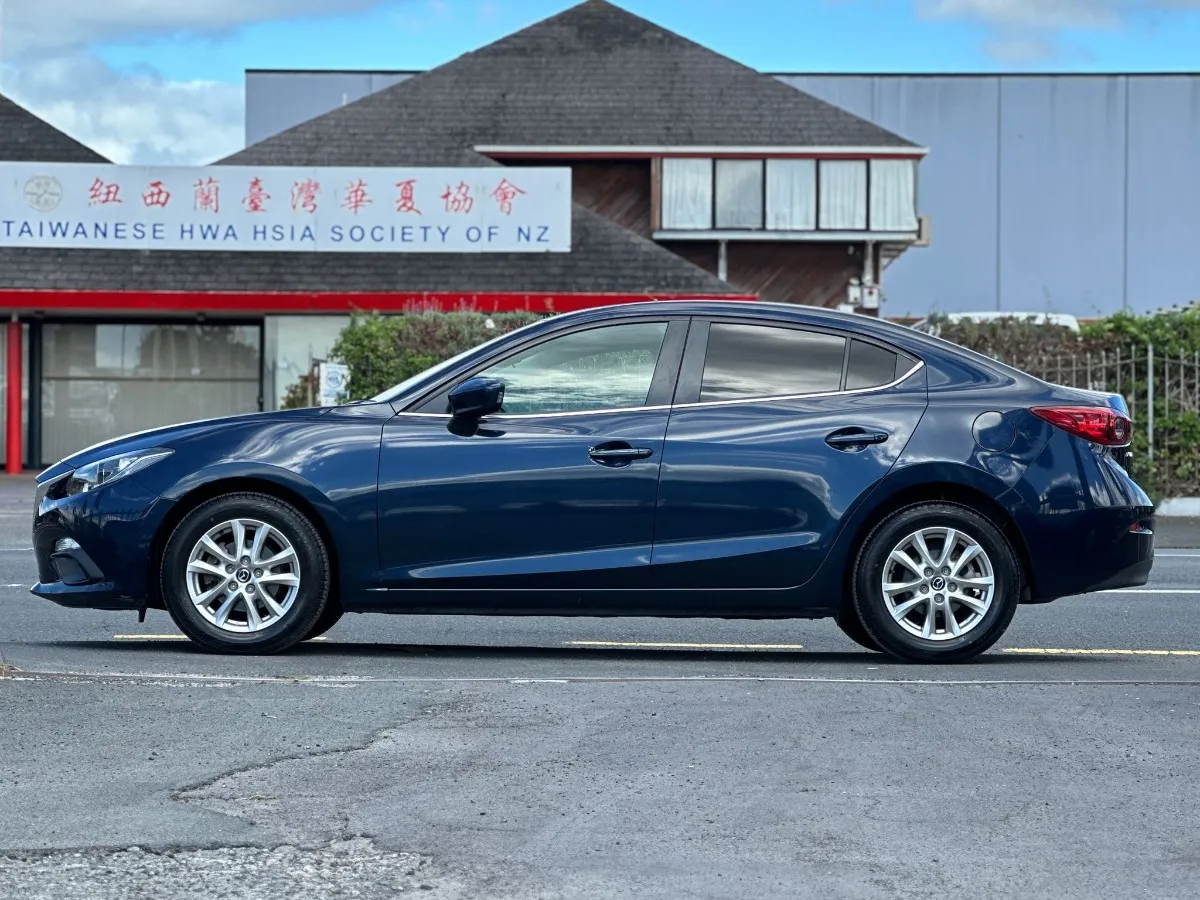2014 Mazda Axela Skyactiv Carousel 3