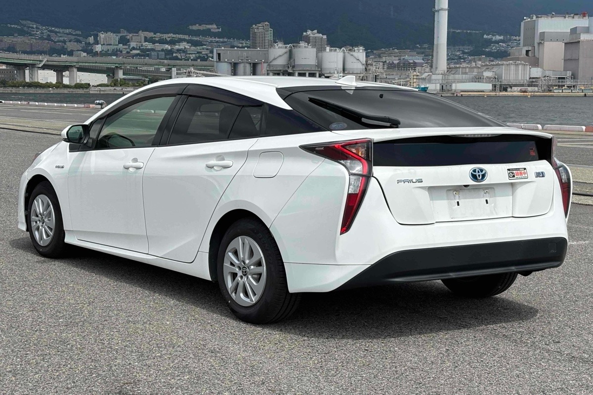 2017 Toyota Prius HYBRID S Carousel 2