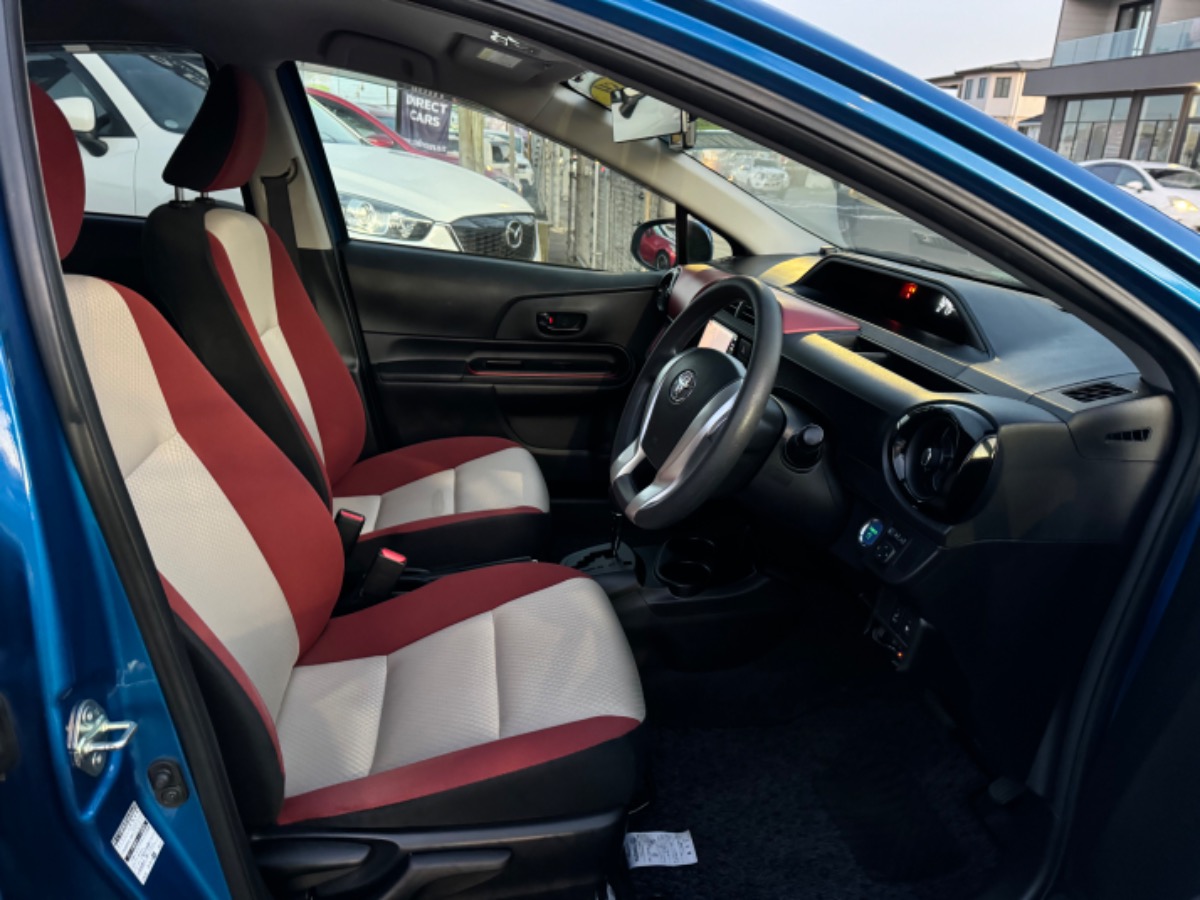 2015 Toyota Aqua Hybrid S Carousel 9