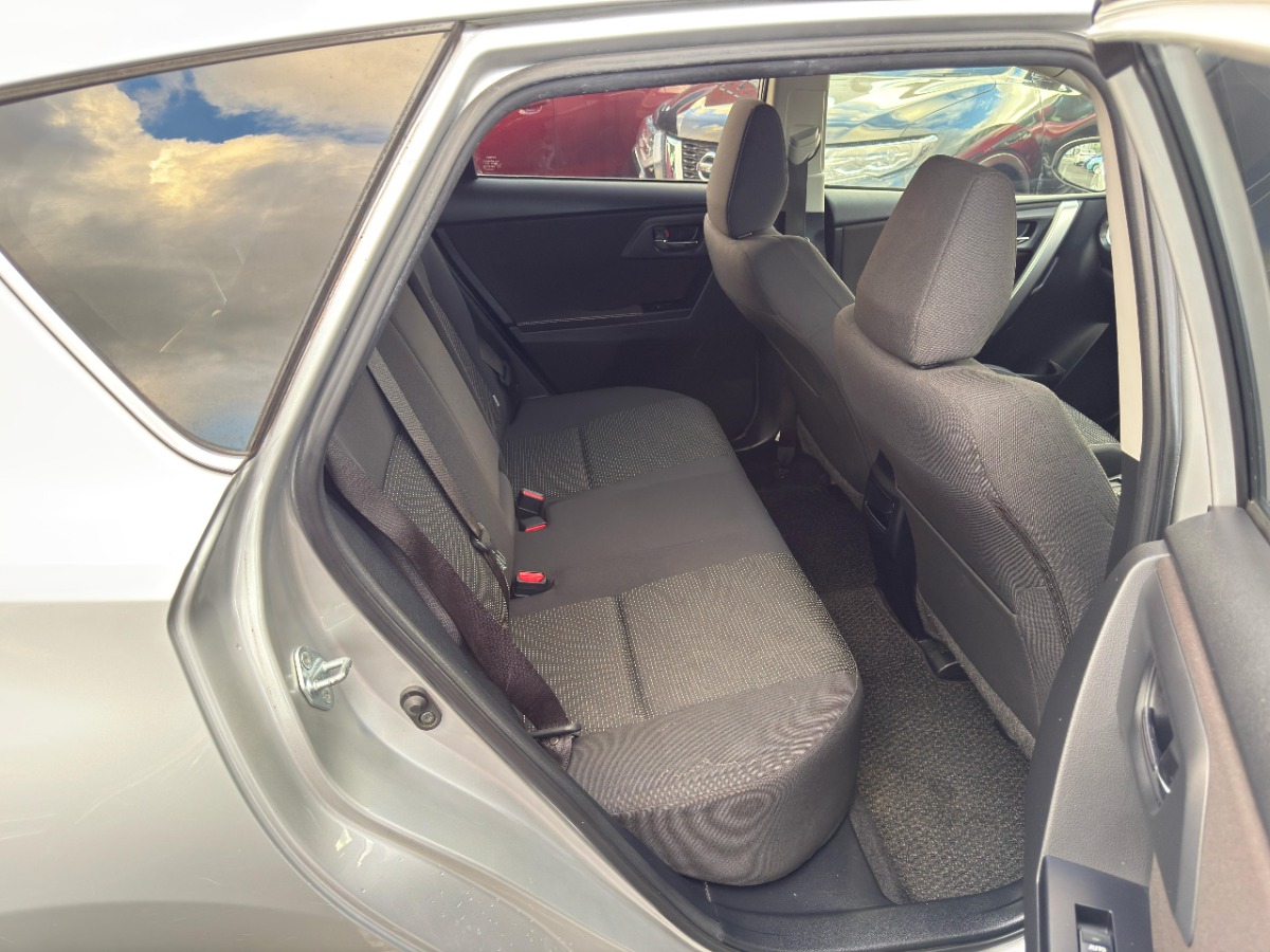 2015 Toyota Auris  Carousel 9