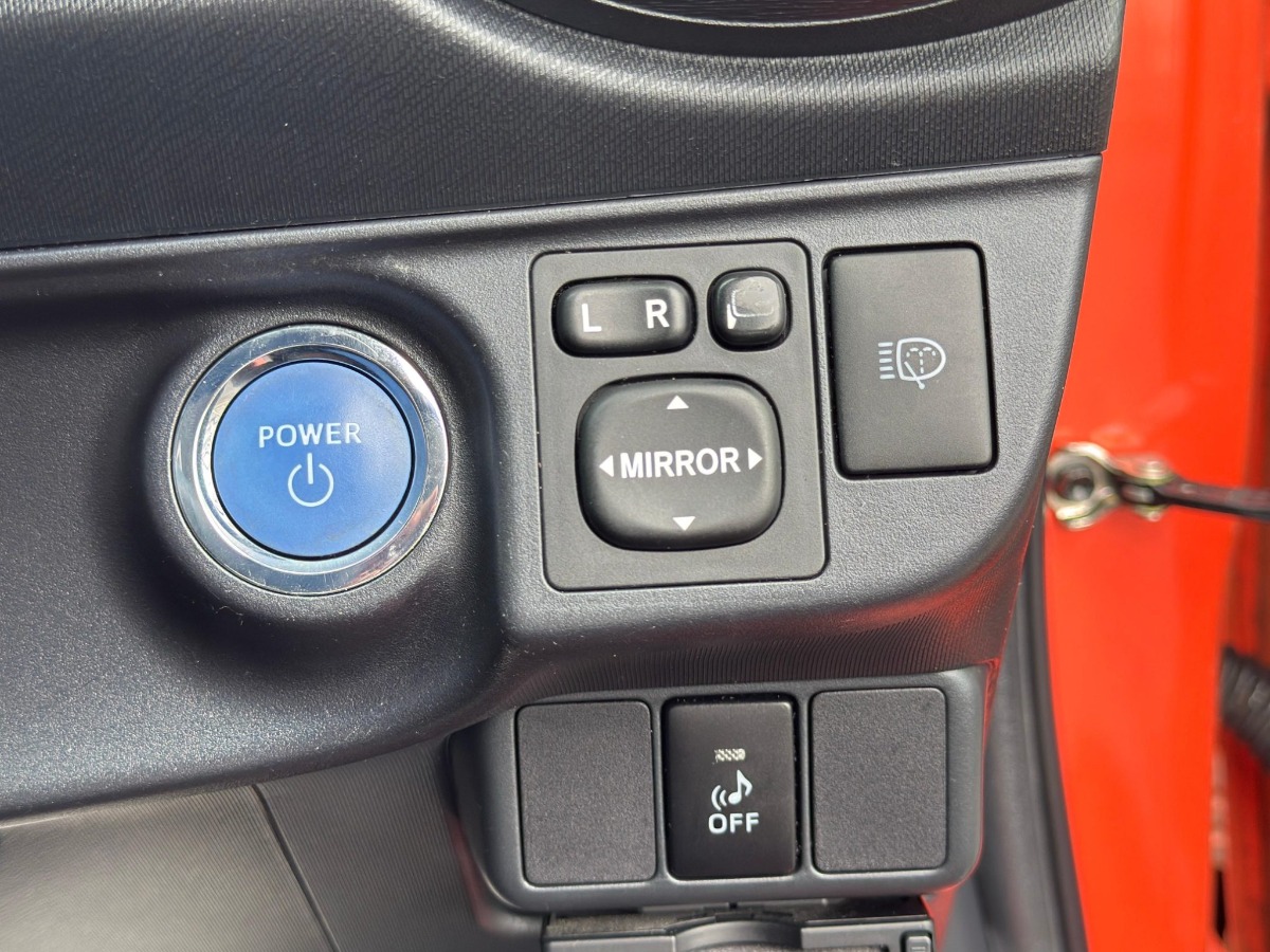 2013 Toyota Aqua Hybrid G Carousel 5