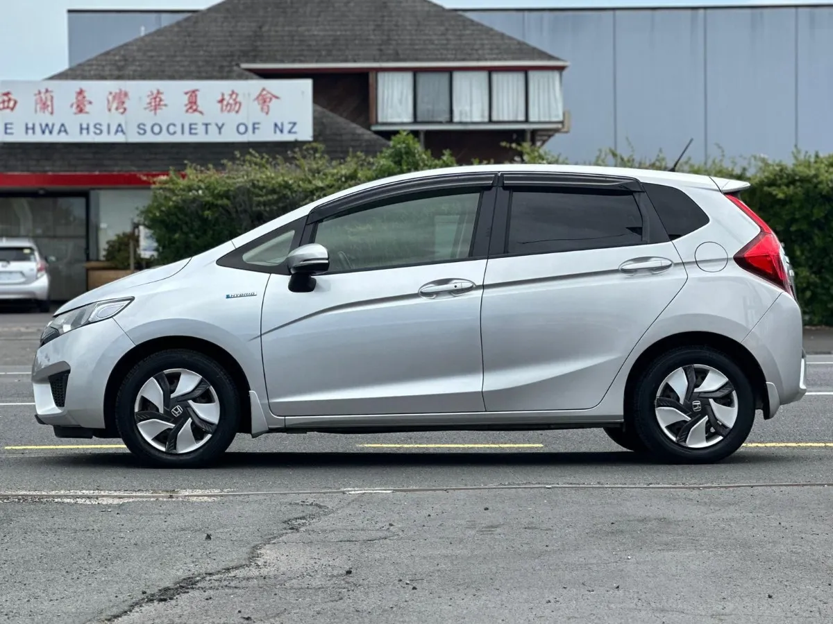 2013 Honda Fit HYBRID F