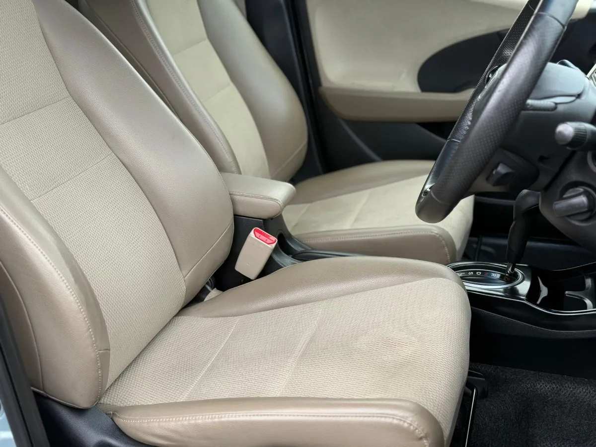 2012 Honda Fit Shuttle Hybrid SMART SELECTION Carousel 6