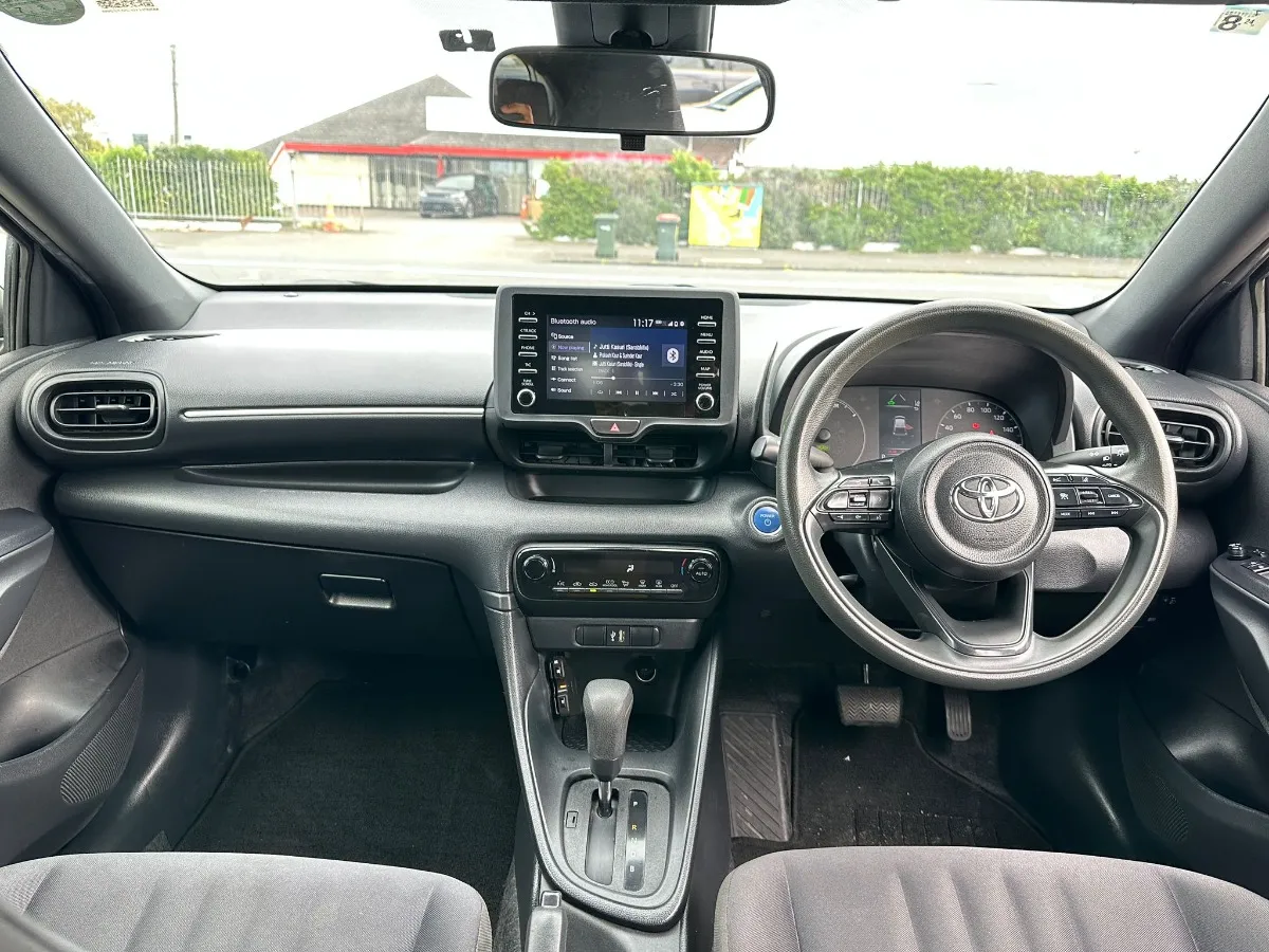 2021 Toyota Yaris HYBRID X Carousel 5